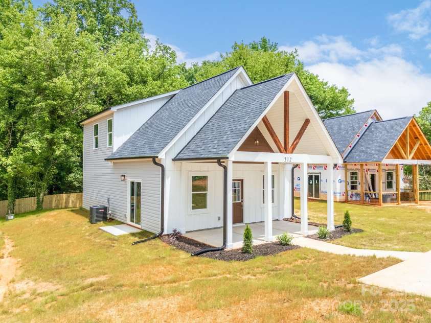 512 North Mulberry Street, Cherryville, NC 28021.  MLS# CAR4270239, YatesRealty ID 24394. 