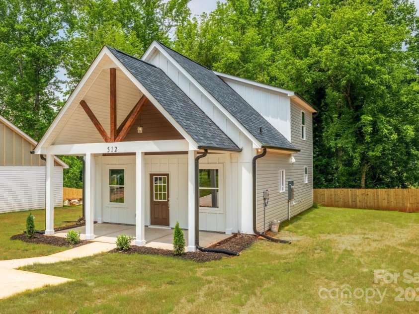 512 North Mulberry Street, Cherryville, NC 28021.  MLS# CAR4270239, YatesRealty ID 24394. 