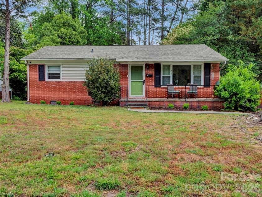 840 Jackson Street, Gastonia, NC 28052.  MLS# CAR4376820, YatesRealty ID 24394. 