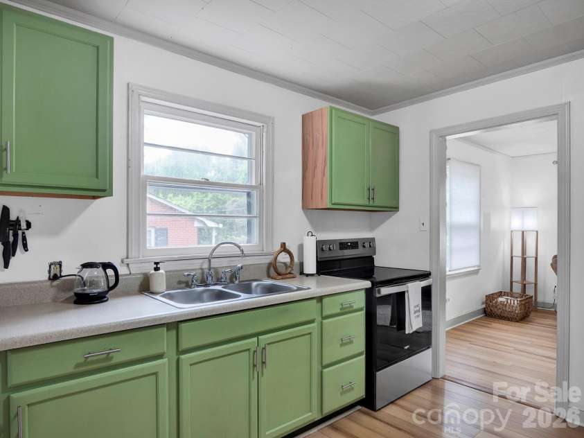 840 Jackson Street, Gastonia, NC 28052.  MLS# CAR4376820, YatesRealty ID 24394. 