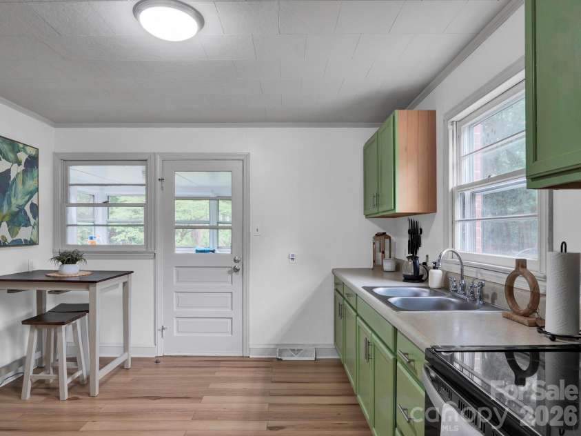 840 Jackson Street, Gastonia, NC 28052.  MLS# CAR4376820, YatesRealty ID 24394. 