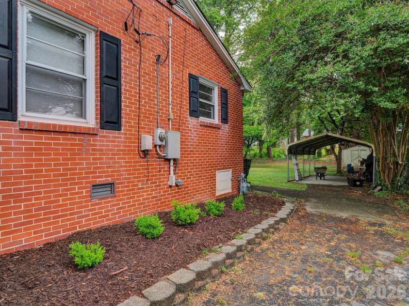 840 Jackson Street, Gastonia, NC 28052.  MLS# CAR4376820, YatesRealty ID 24394. 