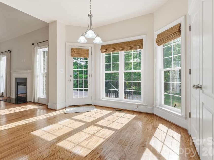 279 Woodstream Circle, Mooresville, NC 28117.  MLS# CAR4370346, YatesRealty ID 24395. Dine-in kitchen opens onto composite deck