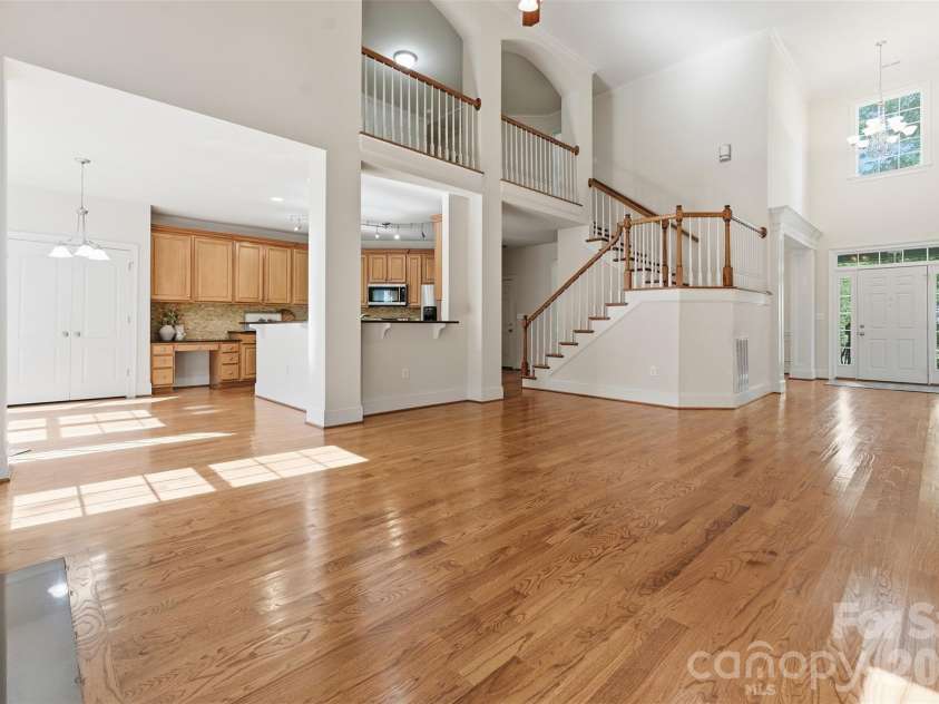 279 Woodstream Circle, Mooresville, NC 28117.  MLS# CAR4370346, YatesRealty ID 24395. Spacious, open and airy flow on main level