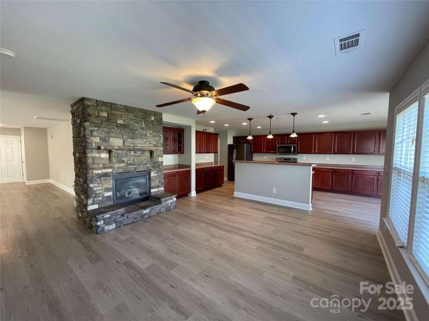 107 Ameena Chase Trail, Mooresville, NC 28117.  MLS# CAR4272188, YatesRealty ID 24396. 