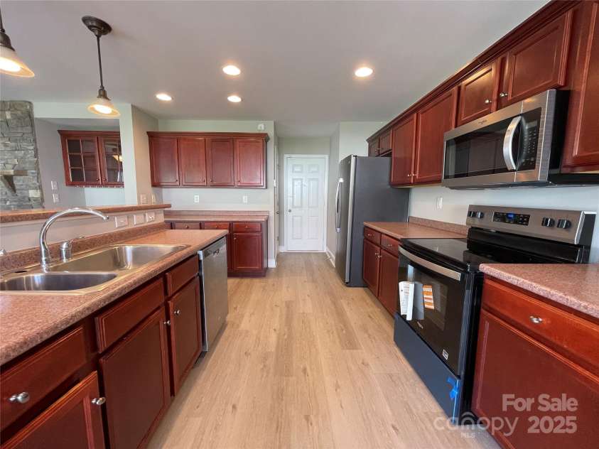 107 Ameena Chase Trail, Mooresville, NC 28117.  MLS# CAR4272188, YatesRealty ID 24396. 
