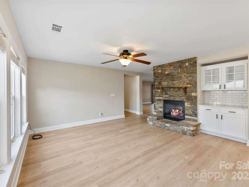 107 Ameena Chase Trail, Mooresville, NC 28117.  MLS# CAR4320329, YatesRealty ID 24396. 