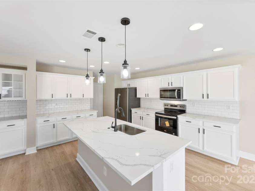 107 Ameena Chase Trail, Mooresville, NC 28117.  MLS# CAR4320329, YatesRealty ID 24396. 