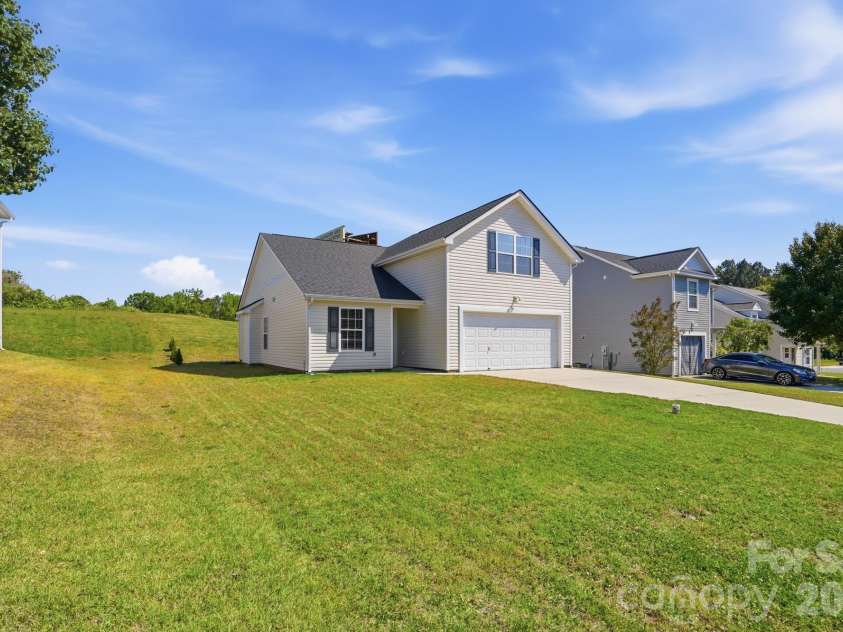 957 Anchor Way, Kannapolis, NC 28083.  MLS# CAR4378309, YatesRealty ID 24396. 