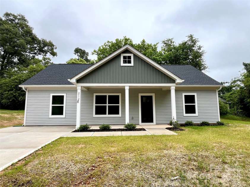212 Queens Court, Gastonia, NC 28052.  MLS# CAR4264756, YatesRealty ID 24397. 
