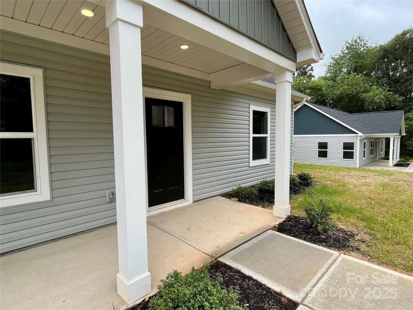 212 Queens Court, Gastonia, NC 28052.  MLS# CAR4264756, YatesRealty ID 24397. 