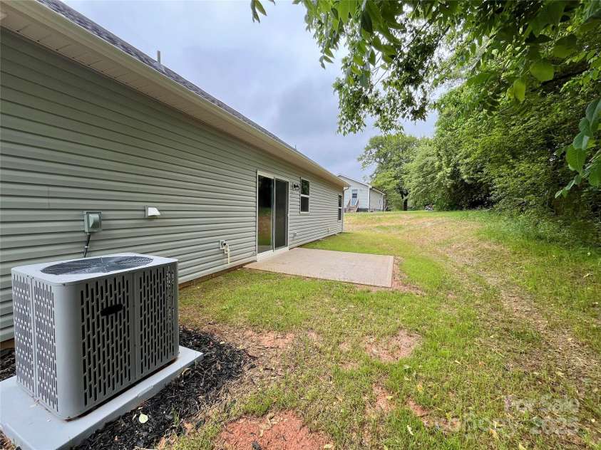 212 Queens Court, Gastonia, NC 28052.  MLS# CAR4264756, YatesRealty ID 24397. 