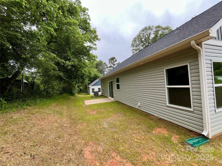 212 Queens Court, Gastonia, NC 28052.  MLS# CAR4264756, YatesRealty ID 24397. 