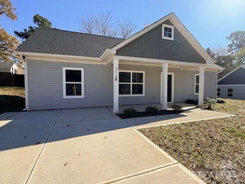 212 Queens Court, Gastonia, NC 28052.  MLS# CAR4319960, YatesRealty ID 24397. 