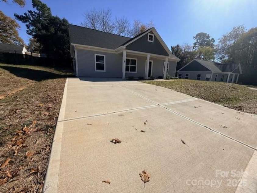 212 Queens Court, Gastonia, NC 28052.  MLS# CAR4319960, YatesRealty ID 24397. 