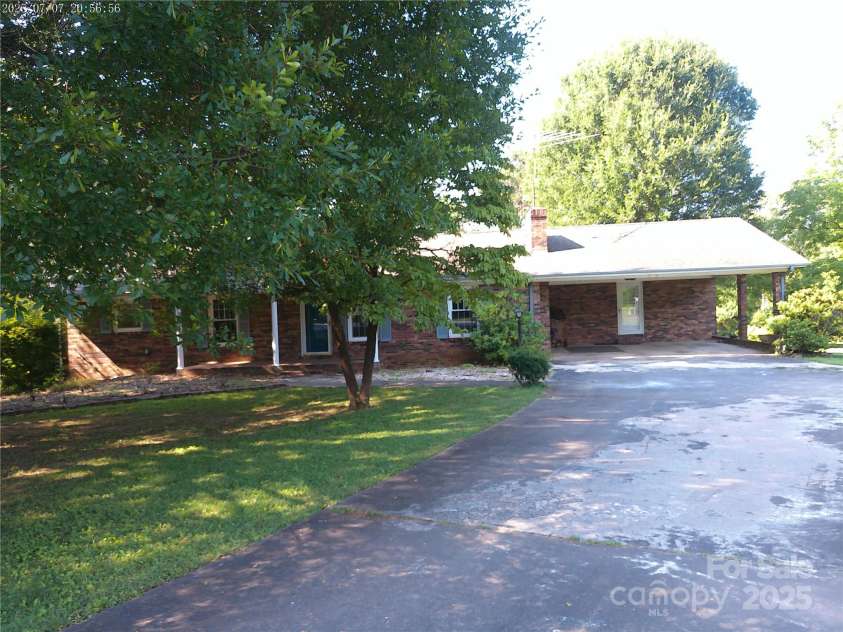 315 Terrace Place, Lincolnton, NC 28092.  MLS# CAR4272599, YatesRealty ID 24398. 