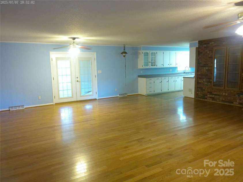 315 Terrace Place, Lincolnton, NC 28092.  MLS# CAR4272599, YatesRealty ID 24398. Dining area