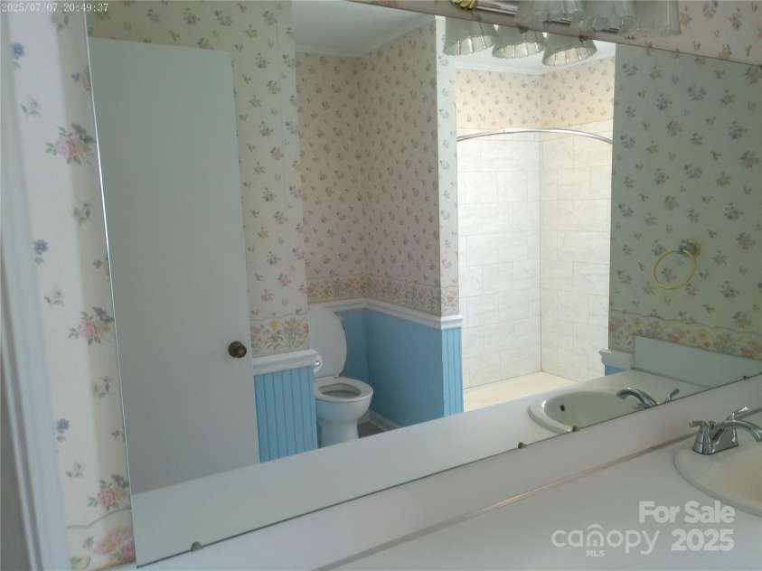 315 Terrace Place, Lincolnton, NC 28092.  MLS# CAR4272599, YatesRealty ID 24398. Full Bath