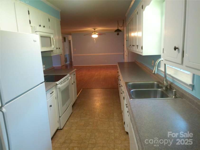 315 Terrace Place, Lincolnton, NC 28092.  MLS# CAR4272599, YatesRealty ID 24398. Kitchen