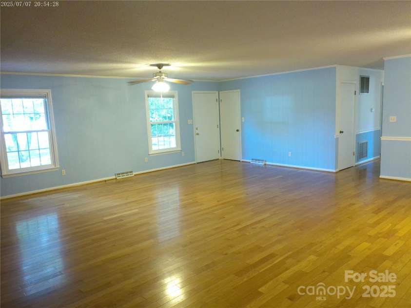 315 Terrace Place, Lincolnton, NC 28092.  MLS# CAR4272599, YatesRealty ID 24398. Living room