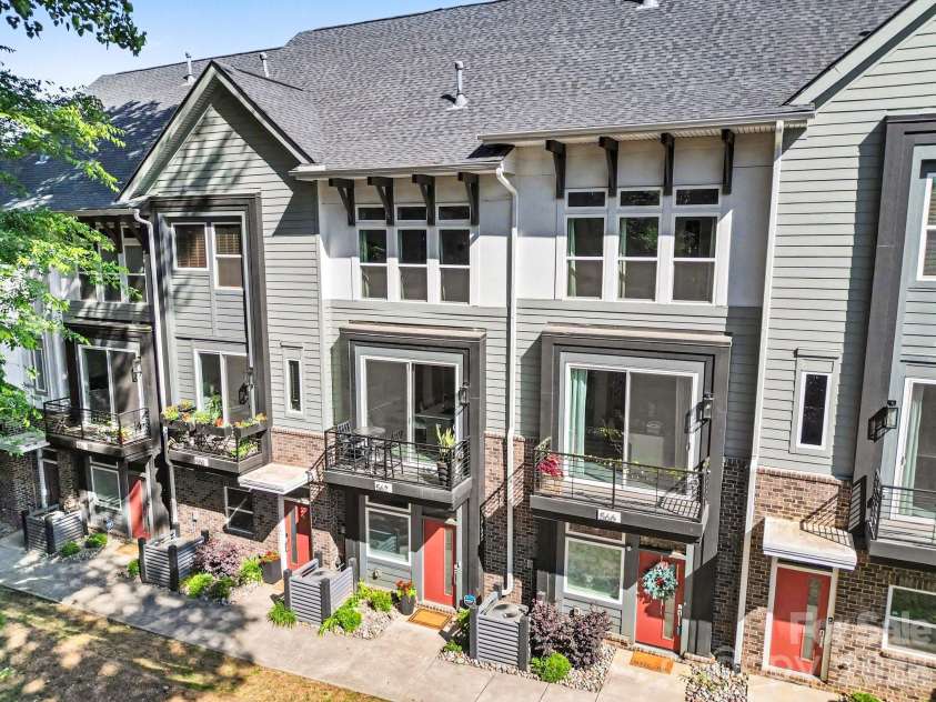 562 West End Drive, Charlotte, NC 28208.  MLS# CAR4375491, YatesRealty ID 24398. 