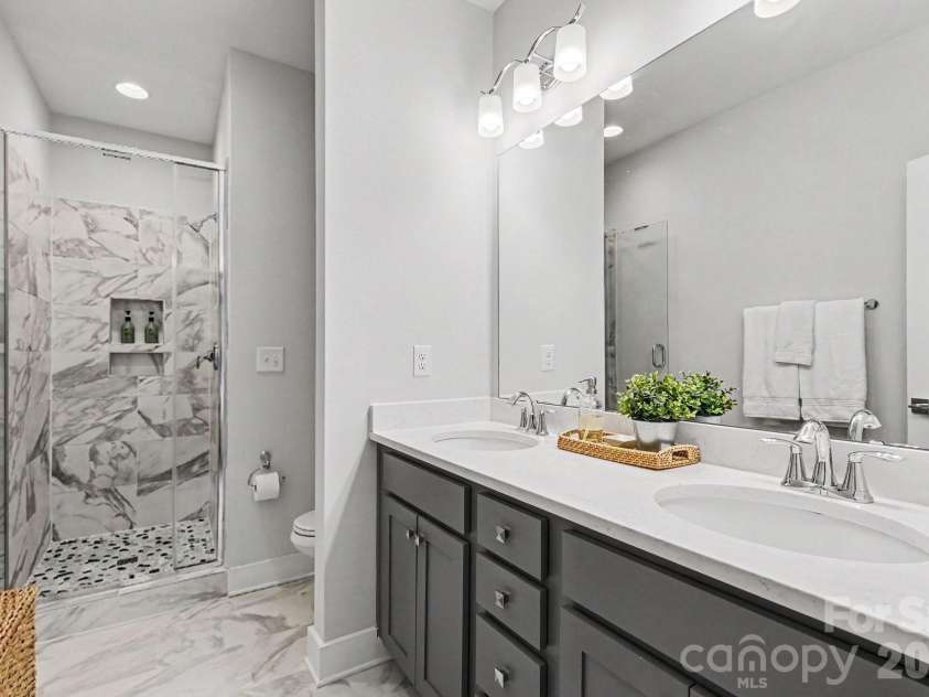 562 West End Drive, Charlotte, NC 28208.  MLS# CAR4375491, YatesRealty ID 24398. 