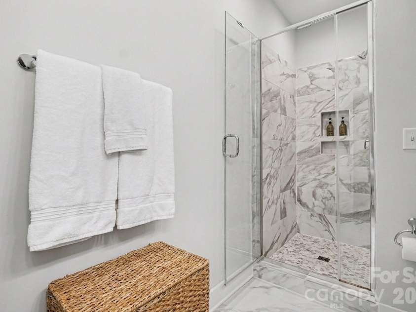 562 West End Drive, Charlotte, NC 28208.  MLS# CAR4375491, YatesRealty ID 24398. 