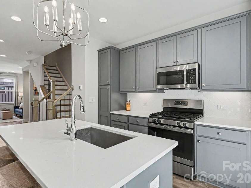 562 West End Drive, Charlotte, NC 28208.  MLS# CAR4375491, YatesRealty ID 24398. 