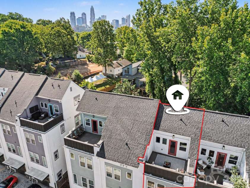 562 West End Drive, Charlotte, NC 28208.  MLS# CAR4375491, YatesRealty ID 24398. Close proximity to Charlotte