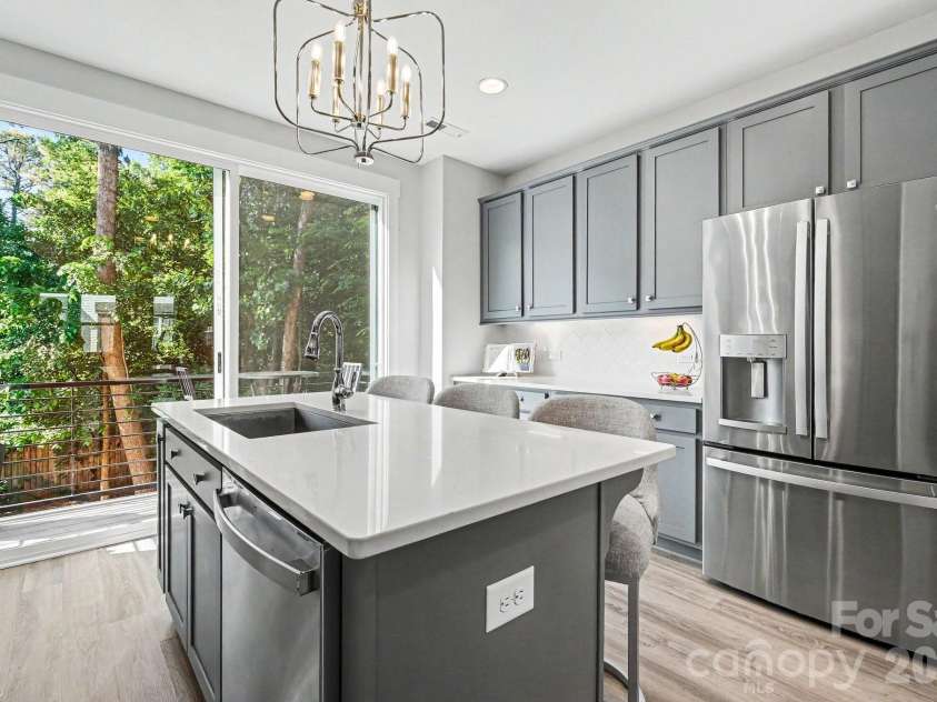 562 West End Drive, Charlotte, NC 28208.  MLS# CAR4375491, YatesRealty ID 24398. Quartz countertops