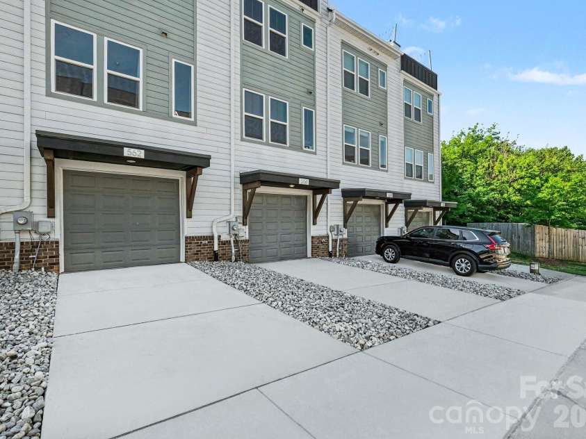 562 West End Drive, Charlotte, NC 28208.  MLS# CAR4375491, YatesRealty ID 24398. Quiet, low traffic street