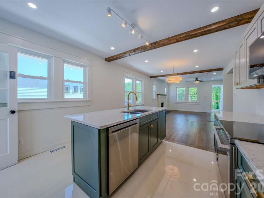 26 Henrietta Street, Asheville, NC 28801.  MLS# CAR4377356, YatesRealty ID 24399. Kitchen