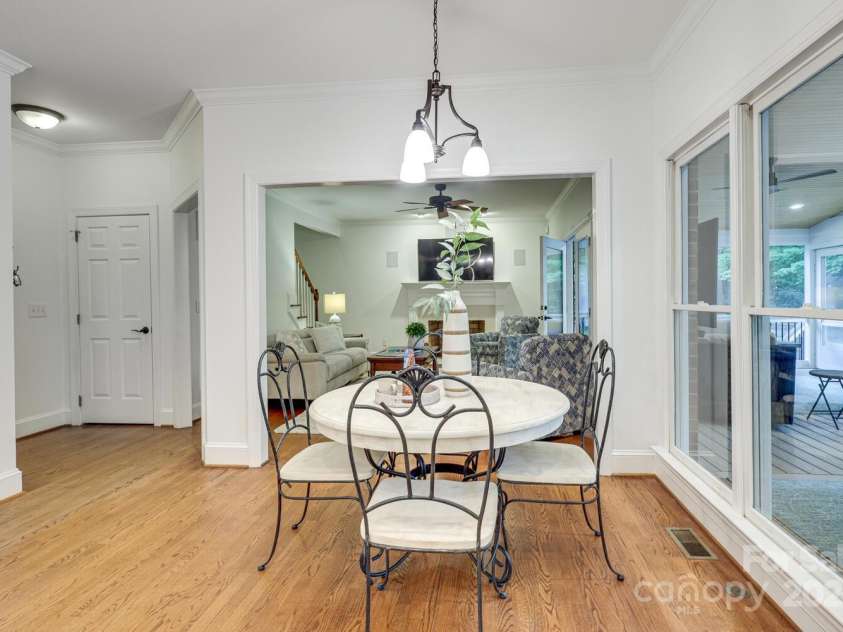 5051 Carillon Way, Charlotte, NC 28270.  MLS# CAR4275169, YatesRealty ID 24399. Breakfast table
