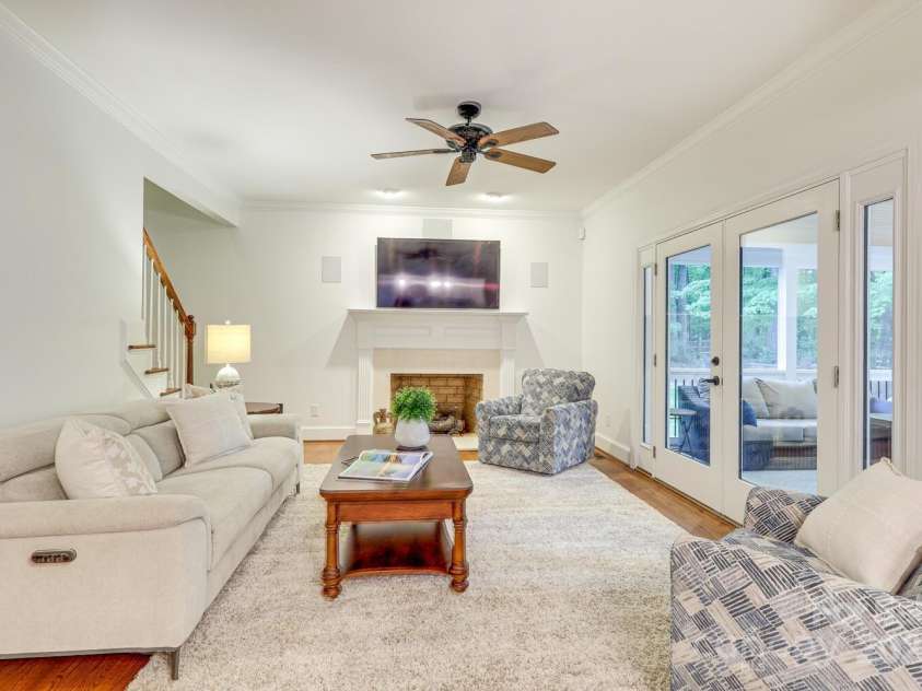 5051 Carillon Way, Charlotte, NC 28270.  MLS# CAR4275169, YatesRealty ID 24399. Cozy Family Room