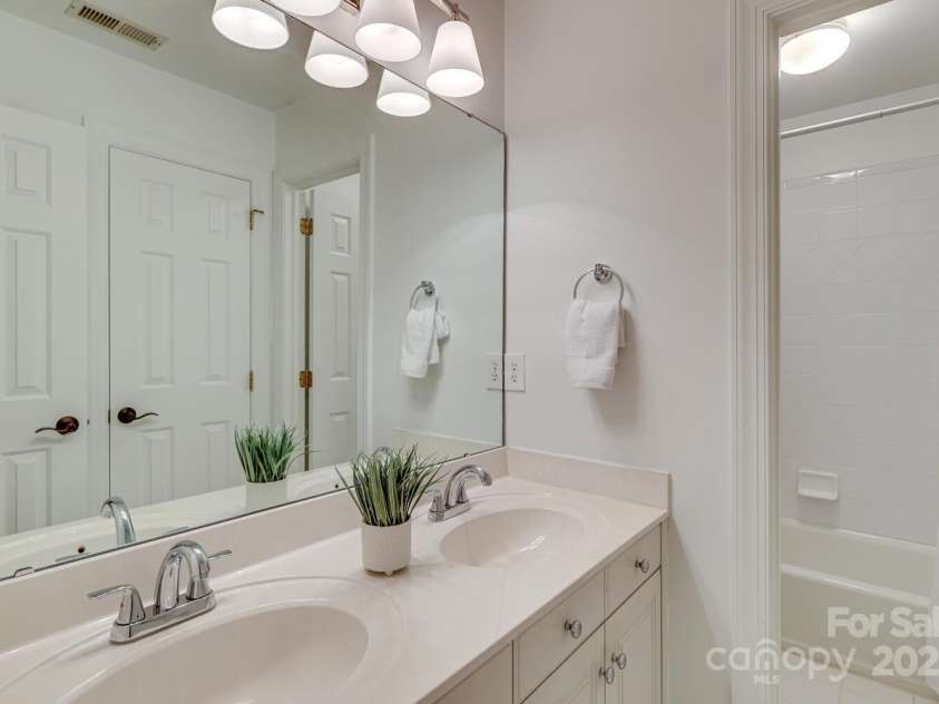 5051 Carillon Way, Charlotte, NC 28270.  MLS# CAR4275169, YatesRealty ID 24399. Full Bath 4