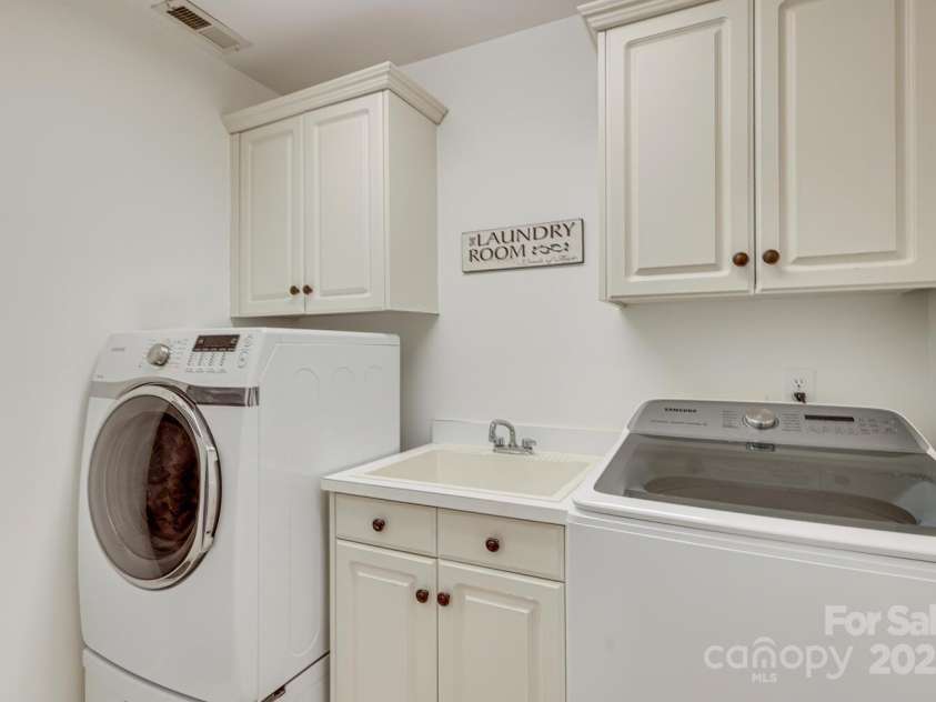 5051 Carillon Way, Charlotte, NC 28270.  MLS# CAR4275169, YatesRealty ID 24399. Laundry Room