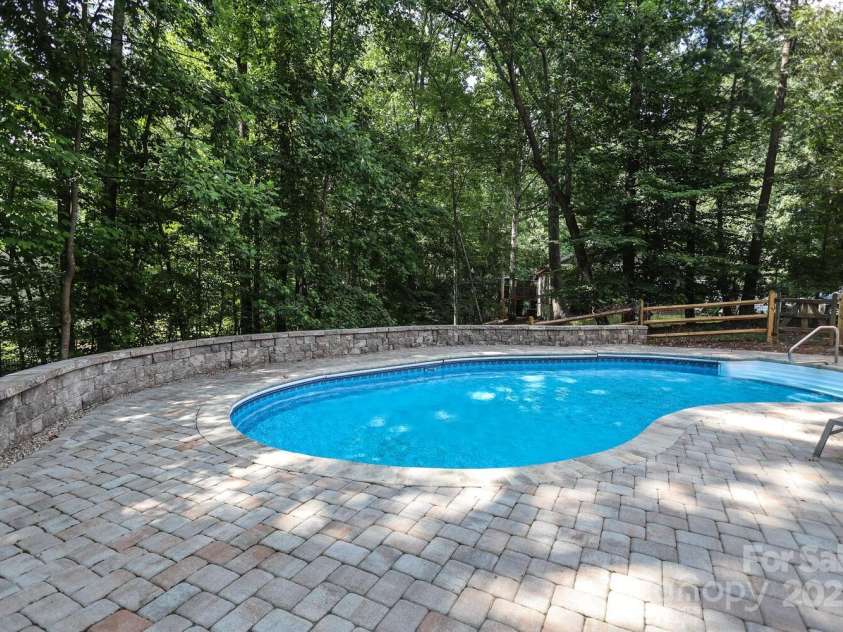 5051 Carillon Way, Charlotte, NC 28270.  MLS# CAR4275169, YatesRealty ID 24399. Paver Patio with Stone Wall