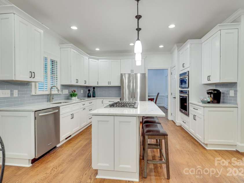 5051 Carillon Way, Charlotte, NC 28270.  MLS# CAR4275169, YatesRealty ID 24399. Stainless Steel Appliances