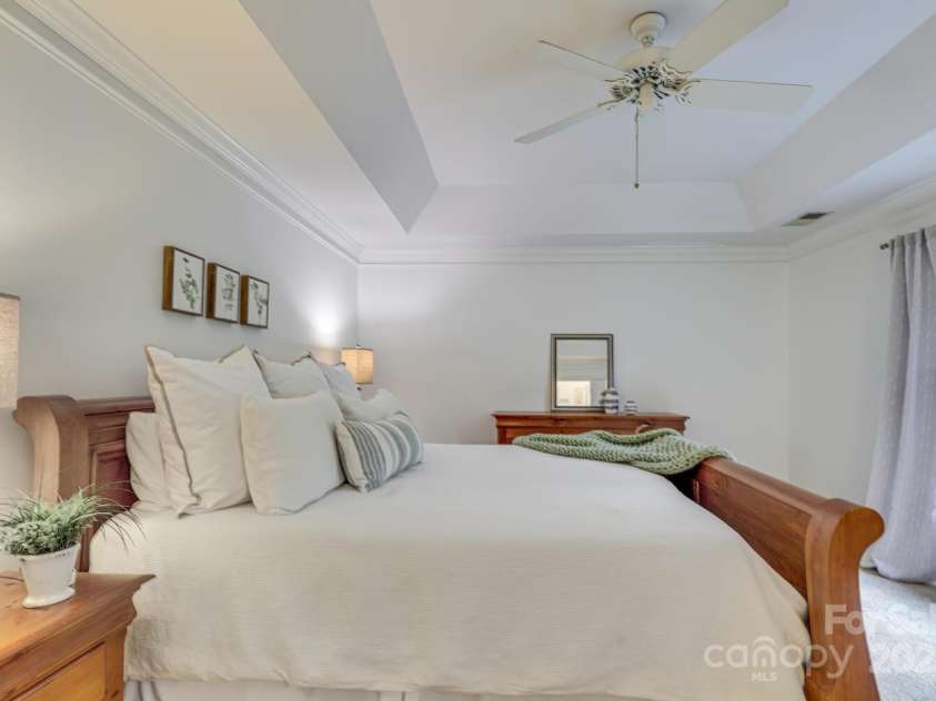 5051 Carillon Way, Charlotte, NC 28270.  MLS# CAR4275169, YatesRealty ID 24399. Tray Ceiling & Ceiling Fan
