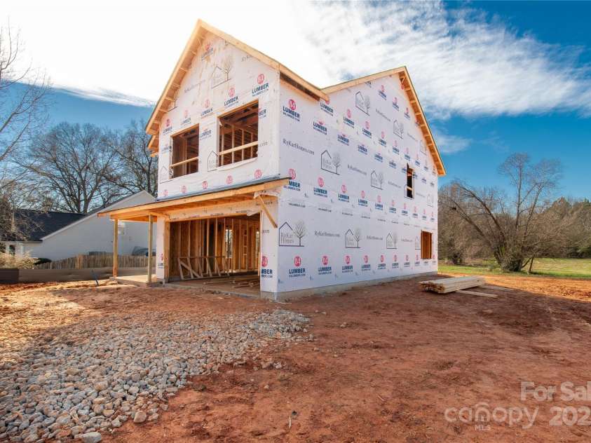 148 Longlea Drive, Clover, SC 29710.  MLS# CAR4329073, YatesRealty ID 2440. 