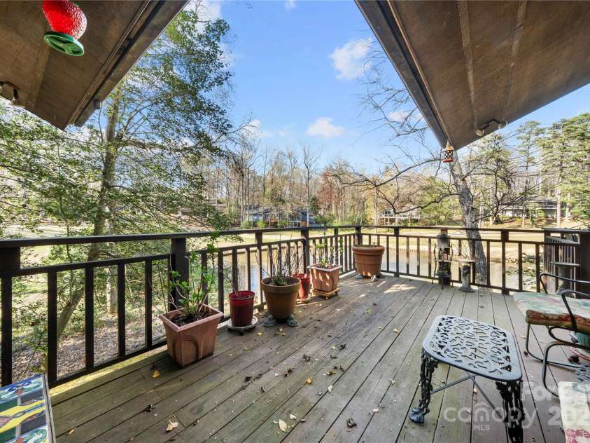 32 Fairway Ridge, Lake Wylie, SC 29710.  MLS# CAR4234343, YatesRealty ID 24400. Deck facing golf course pond main floor level