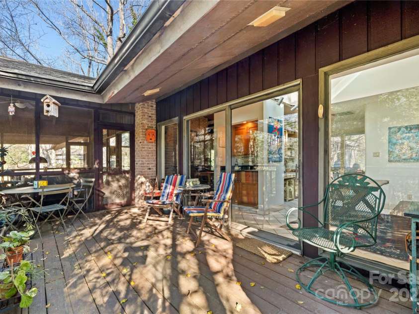 32 Fairway Ridge, Lake Wylie, SC 29710.  MLS# CAR4234343, YatesRealty ID 24400. Deck outside kitchen main floor level