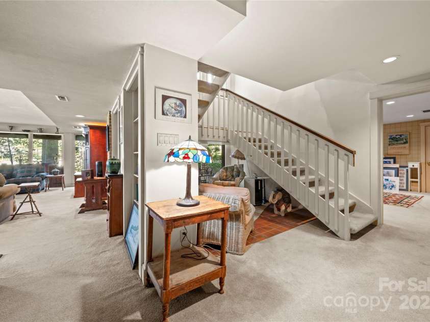 32 Fairway Ridge, Lake Wylie, SC 29710.  MLS# CAR4234343, YatesRealty ID 24400. Downstairs landing basement level