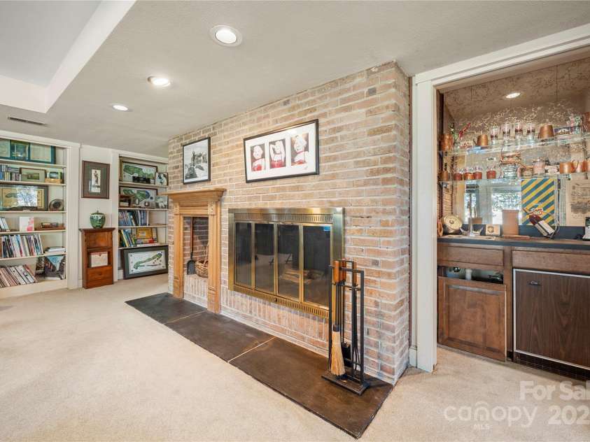 32 Fairway Ridge, Lake Wylie, SC 29710.  MLS# CAR4234343, YatesRealty ID 24400. Fire place #2 in living room basement level