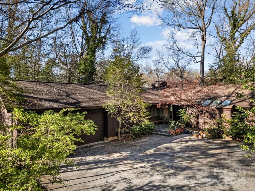 32 Fairway Ridge, Lake Wylie, SC 29710.  MLS# CAR4234343, YatesRealty ID 24400. Front of the home