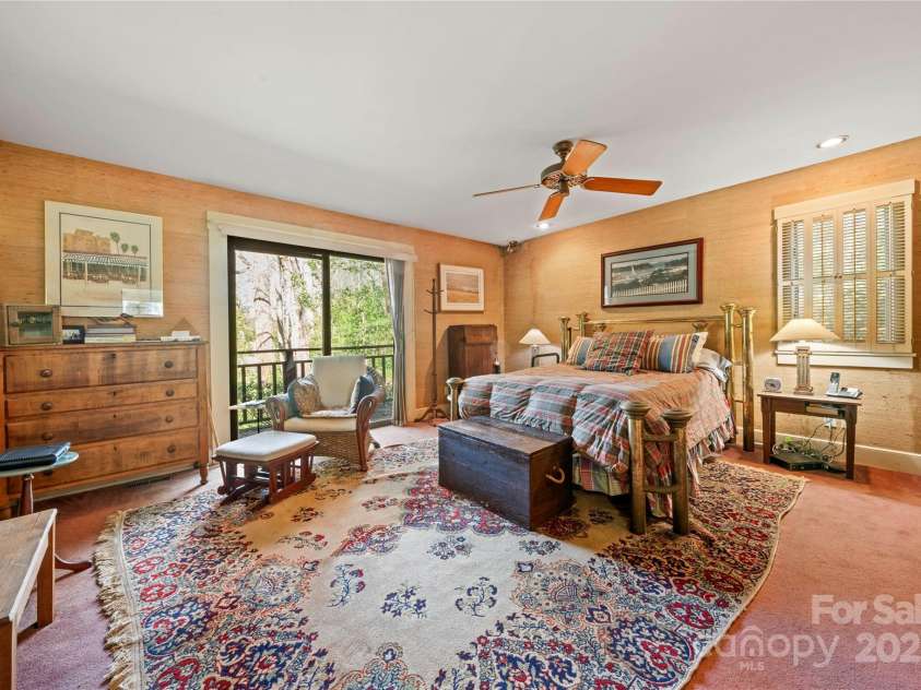 32 Fairway Ridge, Lake Wylie, SC 29710.  MLS# CAR4234343, YatesRealty ID 24400. Primary bedroom main floor