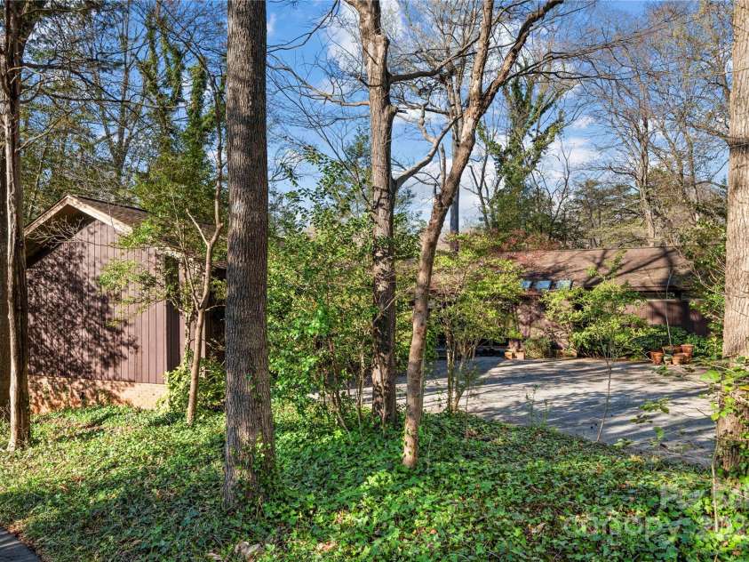 32 Fairway Ridge, Lake Wylie, SC 29710.  MLS# CAR4234343, YatesRealty ID 24400. View front of home from cul-de-sac