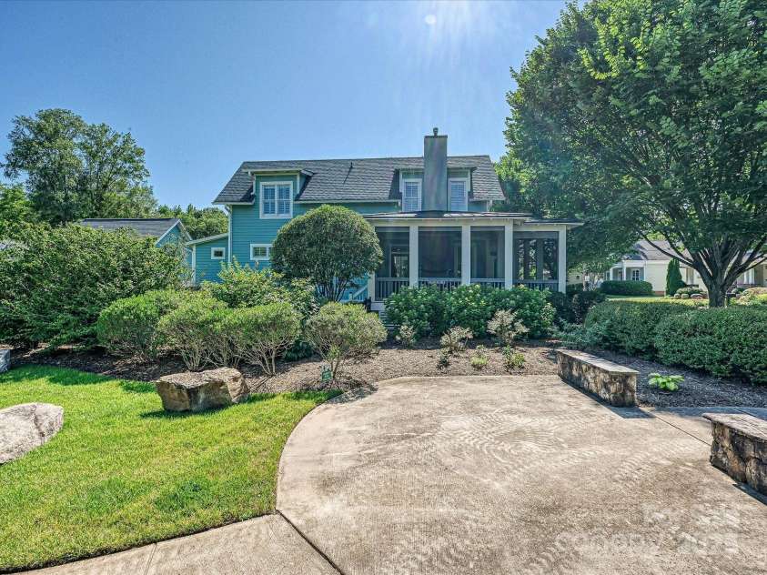 332 Delburg Street, Davidson, NC 28036.  MLS# CAR4255329, YatesRealty ID 24401. Adjacent Common Area