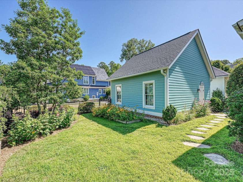 332 Delburg Street, Davidson, NC 28036.  MLS# CAR4255329, YatesRealty ID 24401. Backyard