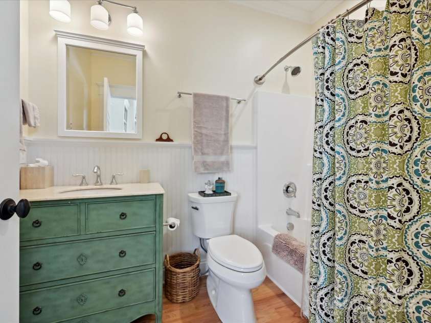 332 Delburg Street, Davidson, NC 28036.  MLS# CAR4255329, YatesRealty ID 24401. Full Bathroom